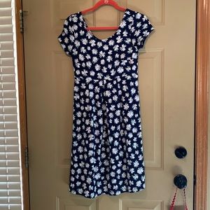 Pleated daisy knee-length dress - MATERNITY